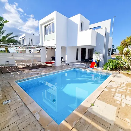 With Private Pool And Bbq * 皮尔瓦利亚