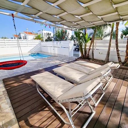 With Private Pool And Bbq 皮尔瓦利亚