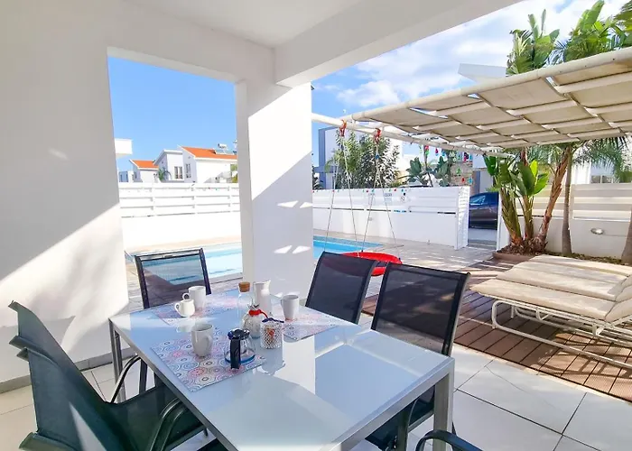 With Private Pool And Bbq Βίλα *