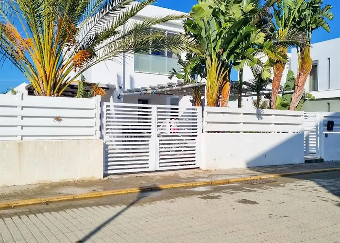 With Private Pool And Bbq Βίλα Περβόλια